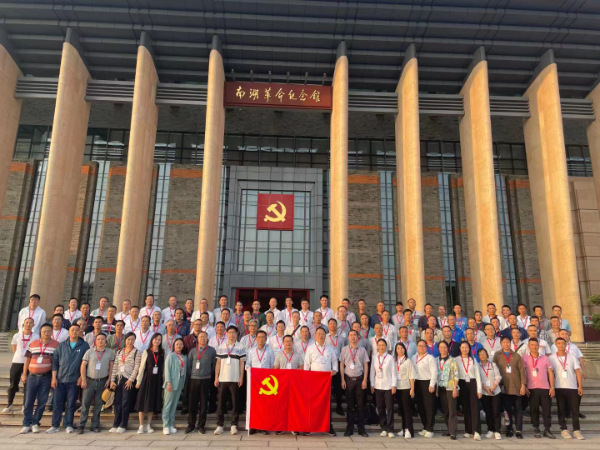 某國(guó)企基層黨員順利完成“深學(xué)篤行譜新篇”黨性錘煉培訓(xùn)班的學(xué)習(xí)任務(wù)！